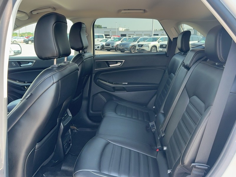 Ford Edge Vehicle Full-screen Gallery Image 10