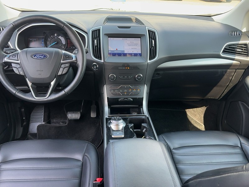 Ford Edge Vehicle Full-screen Gallery Image 12