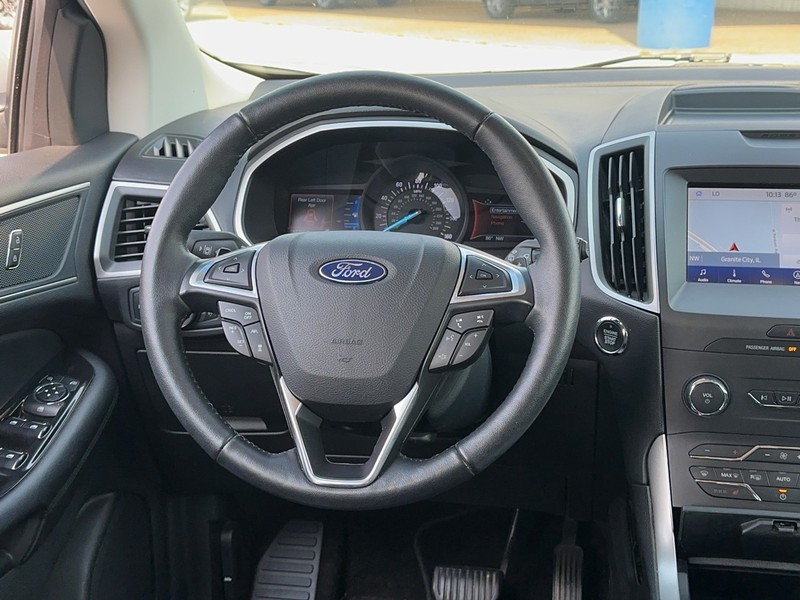 Ford Edge Vehicle Full-screen Gallery Image 13