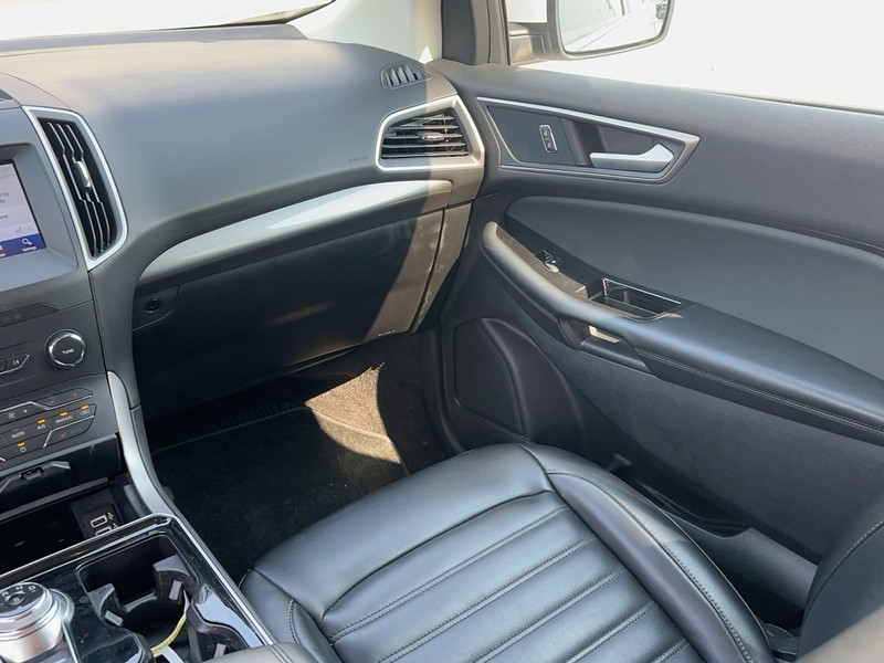 Ford Edge Vehicle Full-screen Gallery Image 16