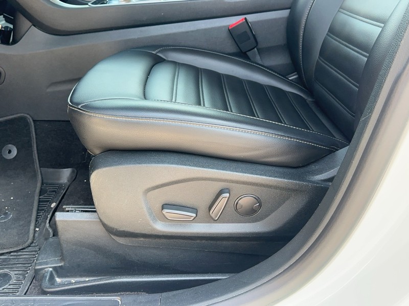 Ford Edge Vehicle Full-screen Gallery Image 17