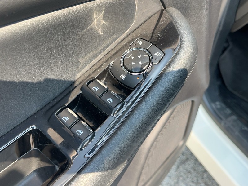 Ford Edge Vehicle Full-screen Gallery Image 18