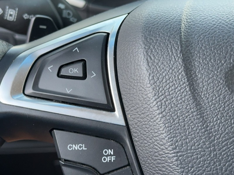 Ford Edge Vehicle Full-screen Gallery Image 20