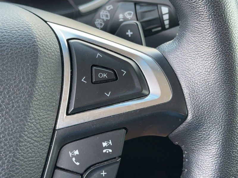 Ford Edge Vehicle Full-screen Gallery Image 21
