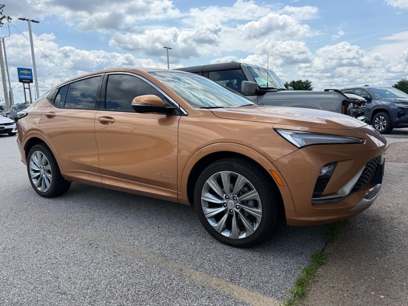 Buick Envista Vehicle Full-screen Gallery Image 05