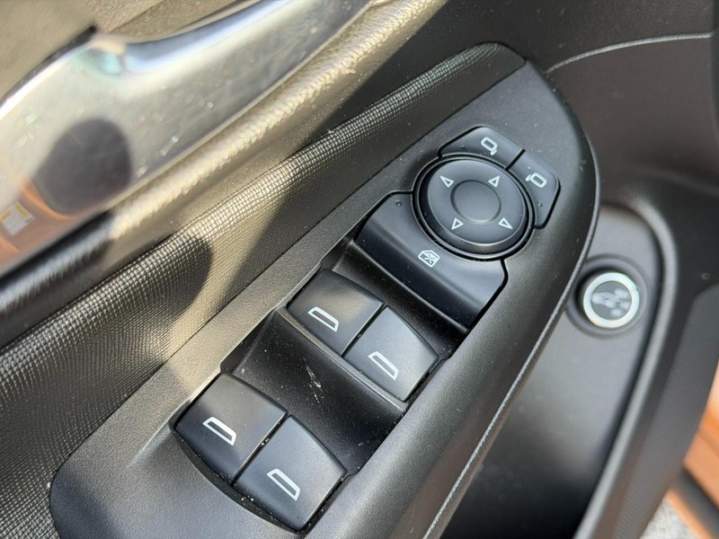 Buick Envista Vehicle Full-screen Gallery Image 17