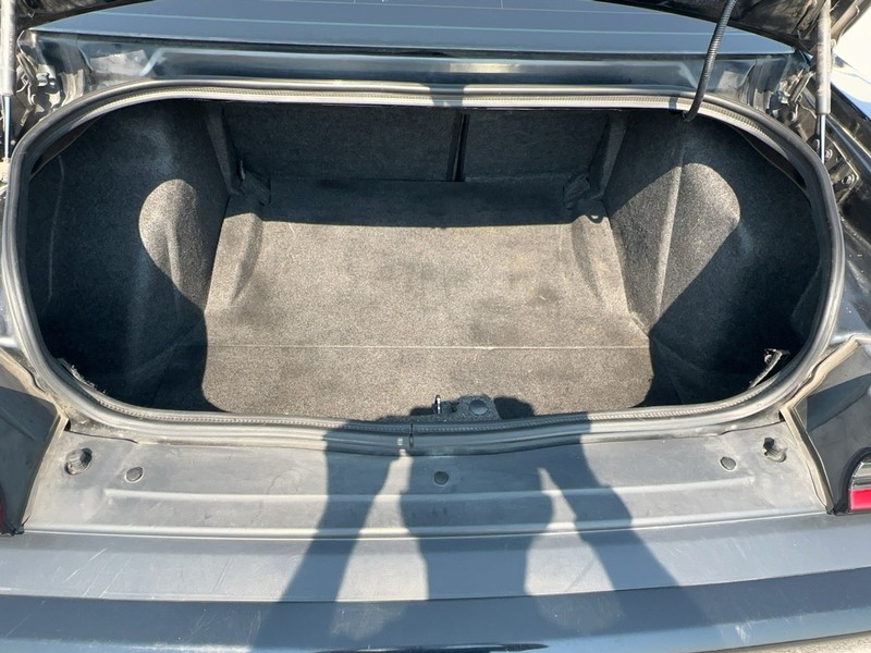 Dodge Challenger Vehicle Full-screen Gallery Image 5