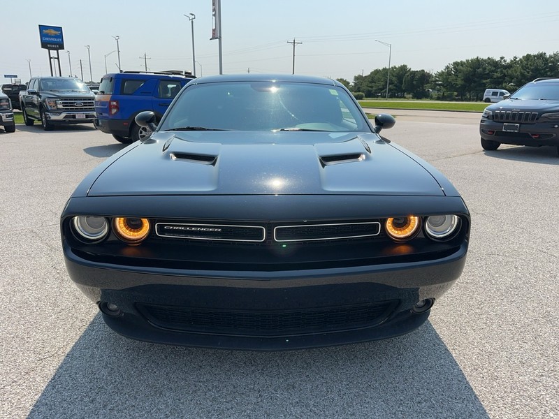 Dodge Challenger Vehicle Full-screen Gallery Image 9