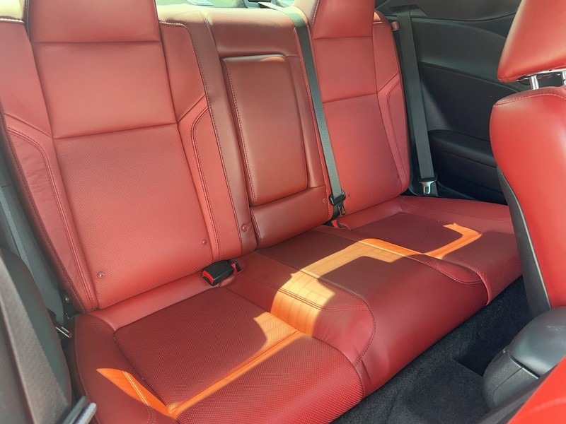Dodge Challenger Vehicle Full-screen Gallery Image 10