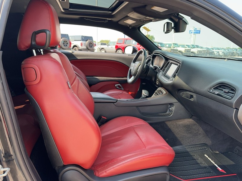 Dodge Challenger Vehicle Full-screen Gallery Image 11