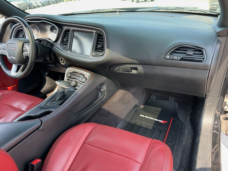 Dodge Challenger Vehicle Full-screen Gallery Image 13