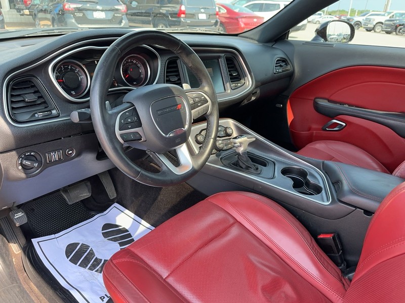 Dodge Challenger Vehicle Full-screen Gallery Image 14