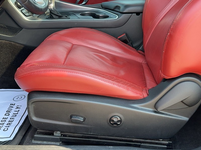 Dodge Challenger Vehicle Full-screen Gallery Image 16