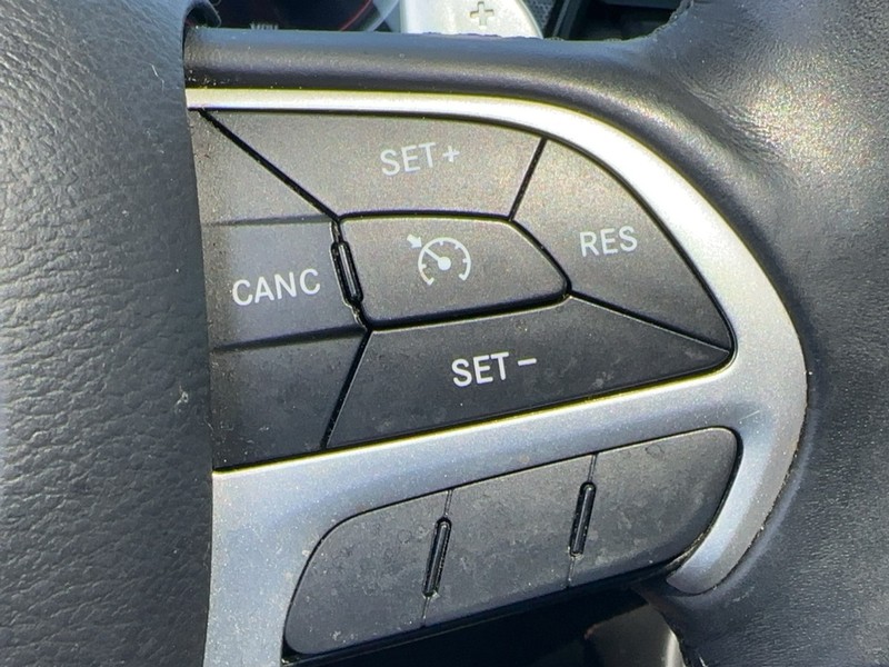 Dodge Challenger Vehicle Full-screen Gallery Image 19
