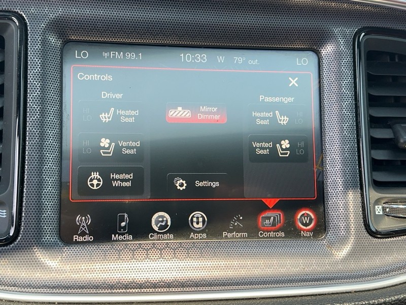 Dodge Challenger Vehicle Full-screen Gallery Image 22