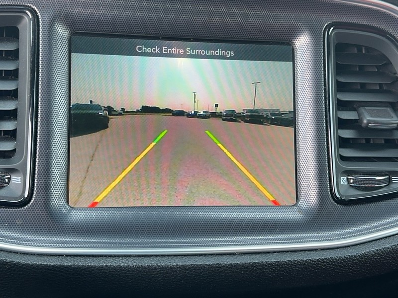 Dodge Challenger Vehicle Full-screen Gallery Image 24