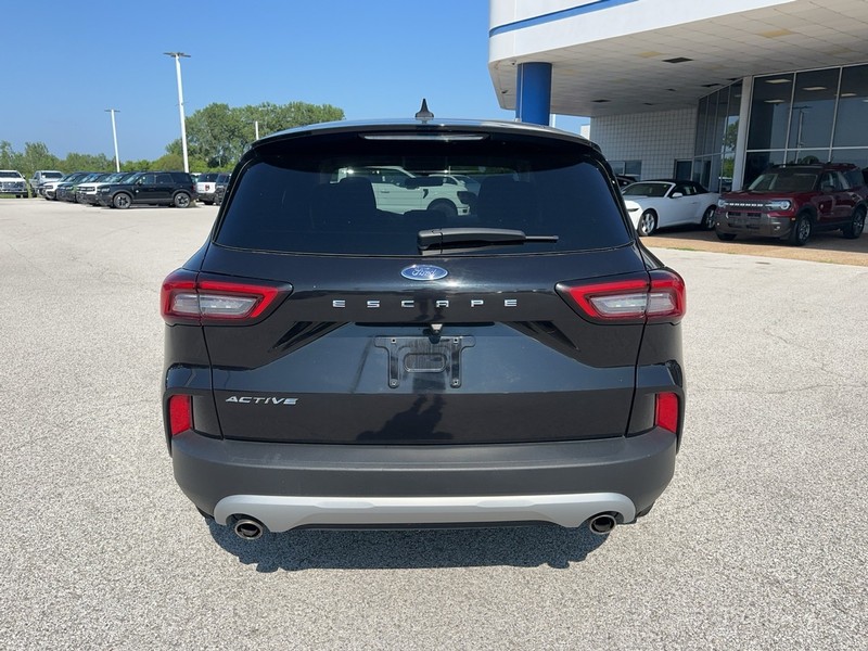 Ford Escape Vehicle Full-screen Gallery Image 4
