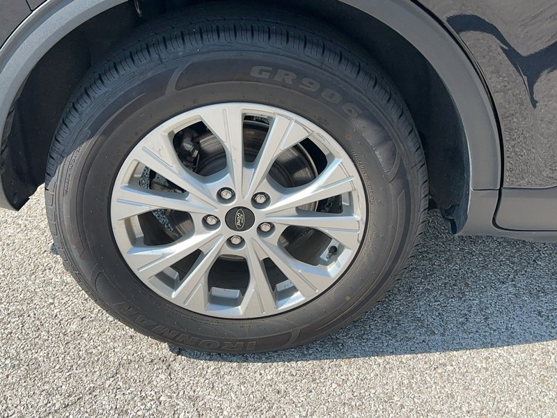 Ford Escape Vehicle Full-screen Gallery Image 6