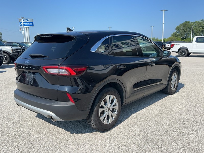 Ford Escape Vehicle Full-screen Gallery Image 7