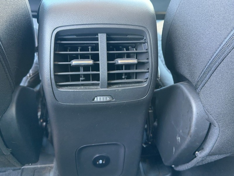 Ford Escape Vehicle Full-screen Gallery Image 11