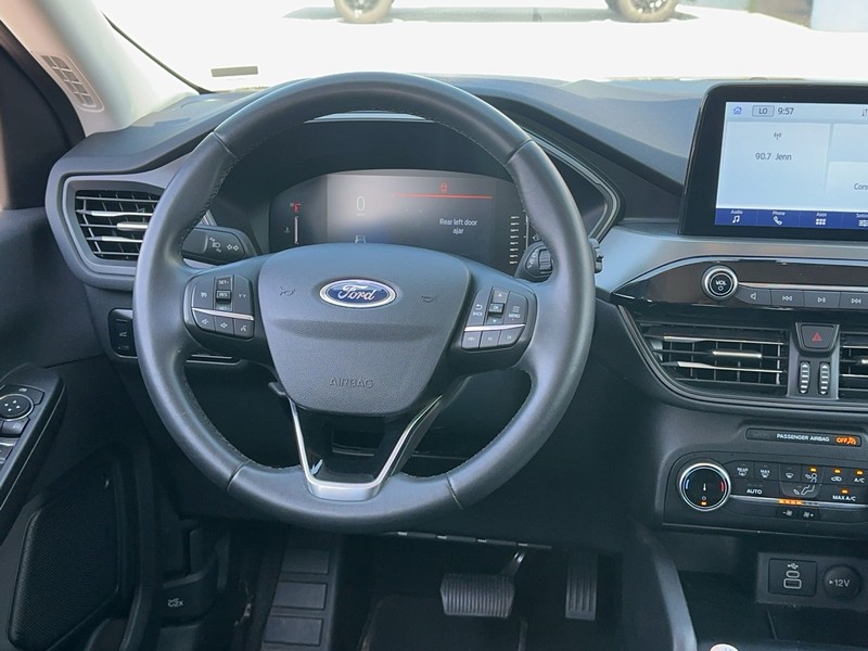 Ford Escape Vehicle Full-screen Gallery Image 13