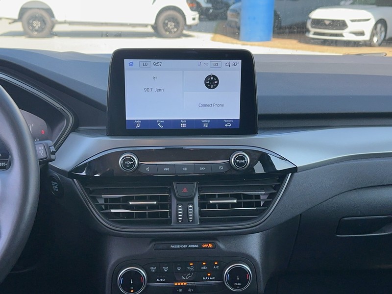 Ford Escape Vehicle Full-screen Gallery Image 14