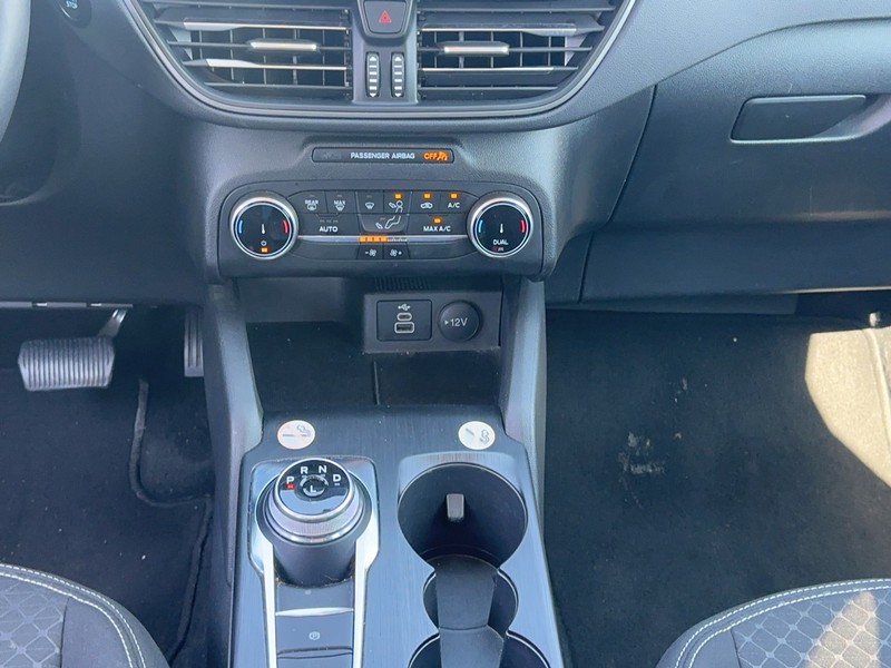 Ford Escape Vehicle Full-screen Gallery Image 15