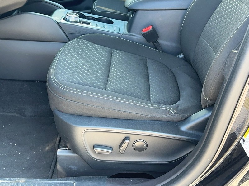 Ford Escape Vehicle Full-screen Gallery Image 18