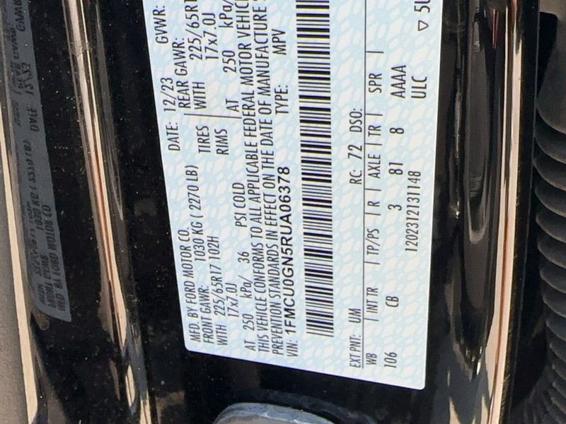 Ford Escape Vehicle Full-screen Gallery Image 19