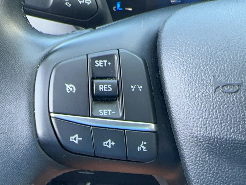 Ford Escape Vehicle Full-screen Gallery Image 20