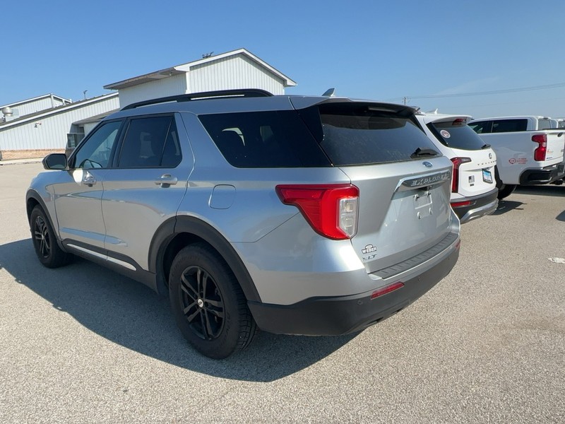 Ford Explorer Vehicle Full-screen Gallery Image 4