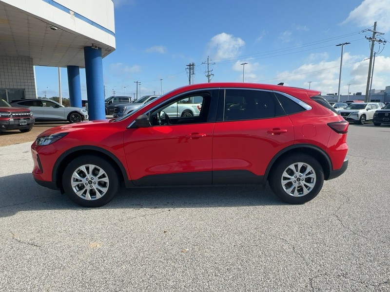 Ford Escape Vehicle Full-screen Gallery Image 2