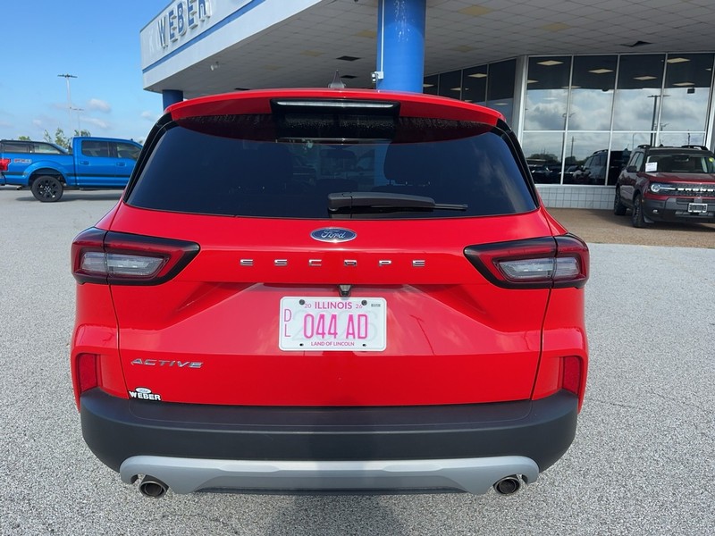 Ford Escape Vehicle Full-screen Gallery Image 4