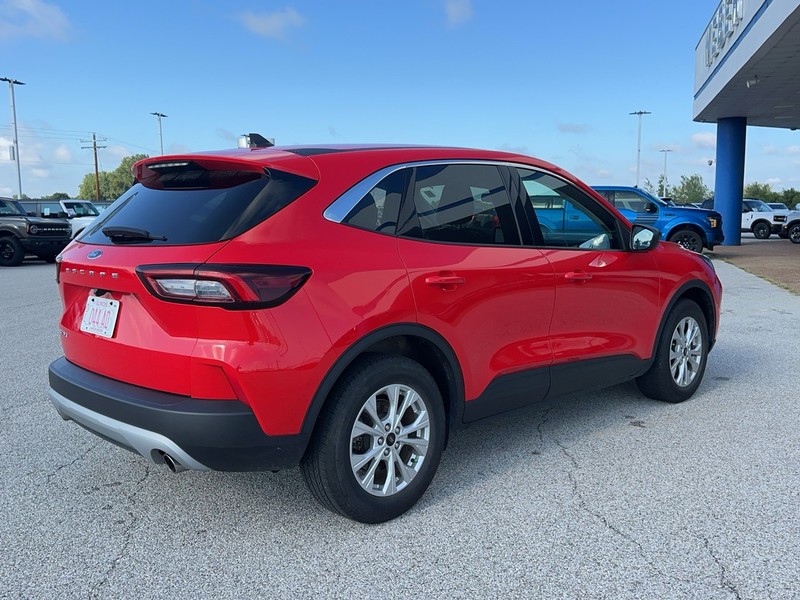 Ford Escape Vehicle Full-screen Gallery Image 7
