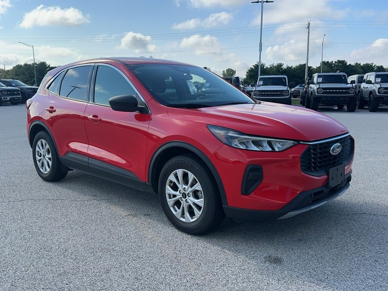 Ford Escape Vehicle Full-screen Gallery Image 8