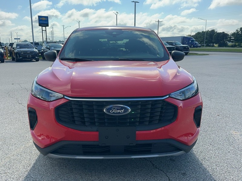 Ford Escape Vehicle Full-screen Gallery Image 9