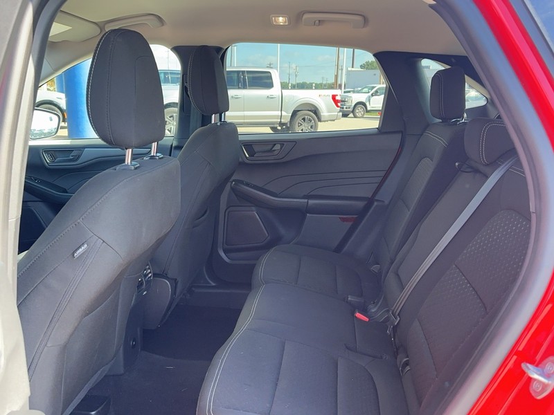 Ford Escape Vehicle Full-screen Gallery Image 10
