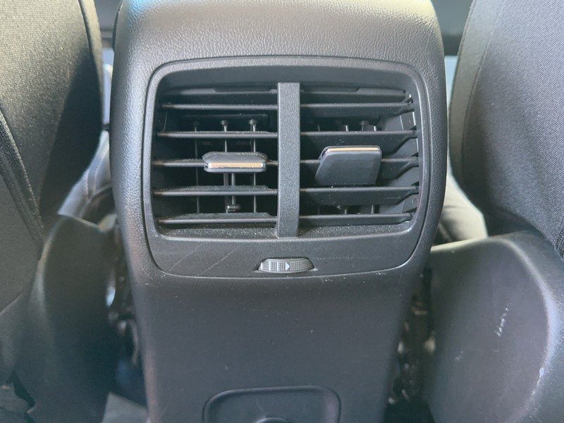 Ford Escape Vehicle Full-screen Gallery Image 11