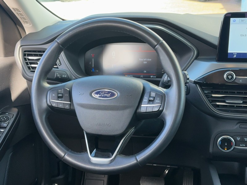 Ford Escape Vehicle Full-screen Gallery Image 13