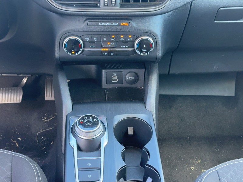 Ford Escape Vehicle Full-screen Gallery Image 15