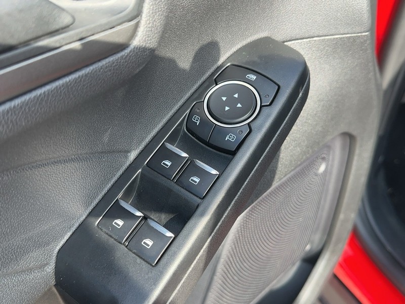 Ford Escape Vehicle Full-screen Gallery Image 18