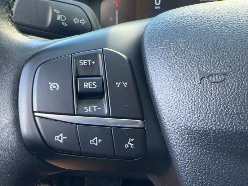 Ford Escape Vehicle Full-screen Gallery Image 20