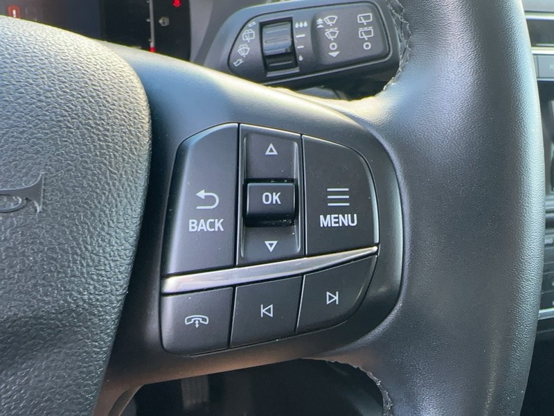 Ford Escape Vehicle Full-screen Gallery Image 21