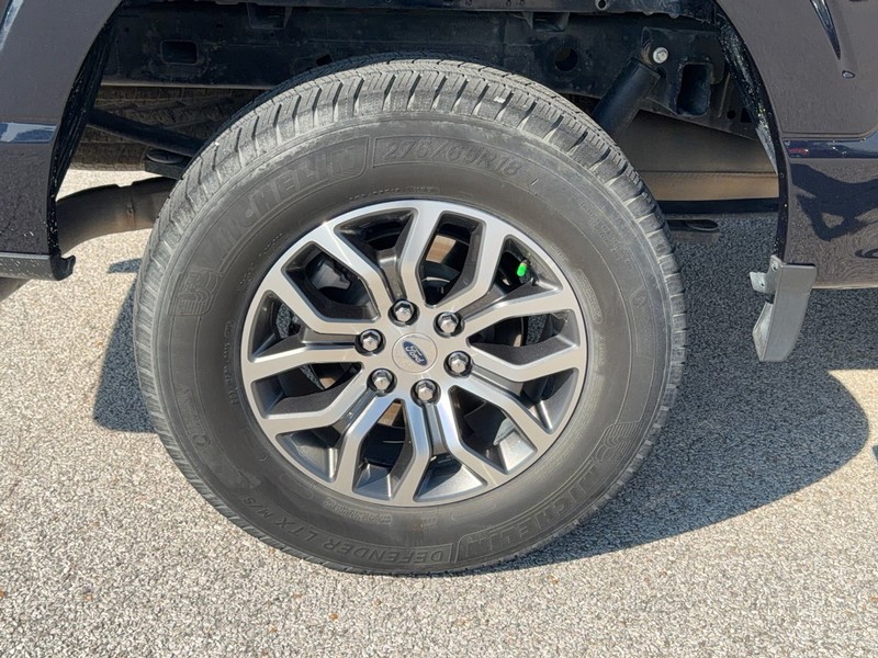 Ford F-150 Vehicle Full-screen Gallery Image 7