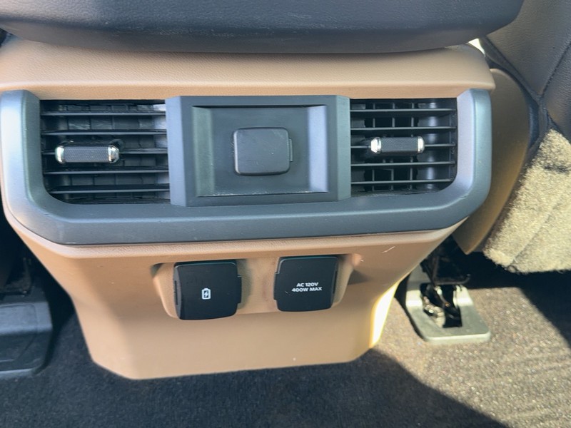 Ford F-150 Vehicle Full-screen Gallery Image 11