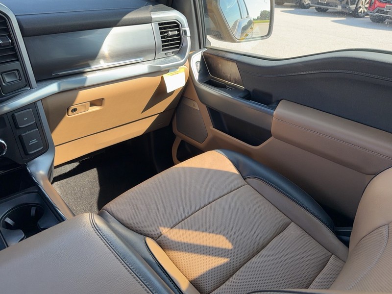 Ford F-150 Vehicle Full-screen Gallery Image 16