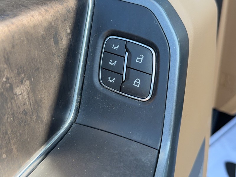 Ford F-150 Vehicle Full-screen Gallery Image 18