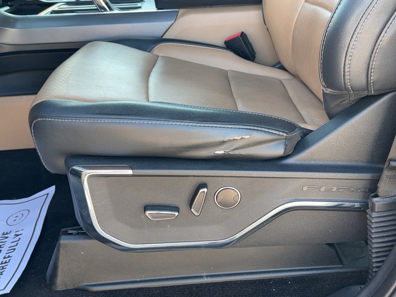 Ford F-150 Vehicle Full-screen Gallery Image 19