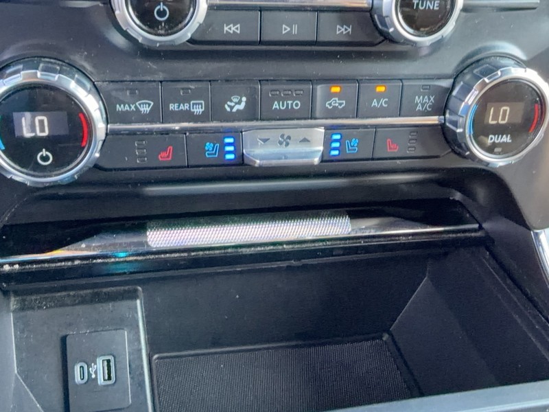 Ford F-150 Vehicle Full-screen Gallery Image 24