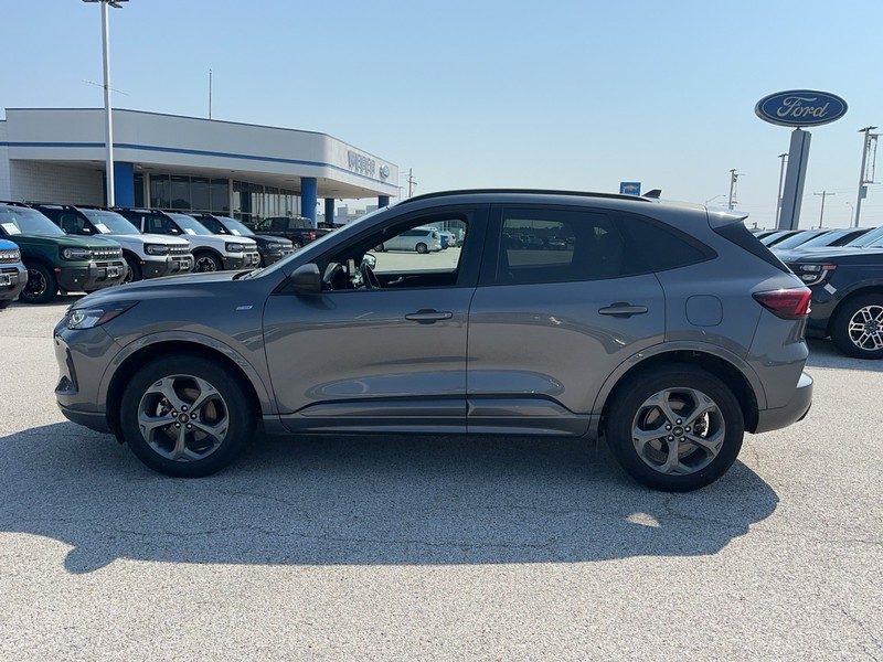 Ford Escape Vehicle Full-screen Gallery Image 2